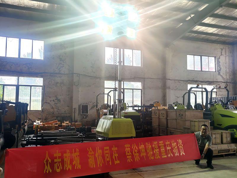 蔡徐坤為重慶捐贈(zèng)奔馬照明車(chē)等救災(zāi)物資，傳遞偶像正能量